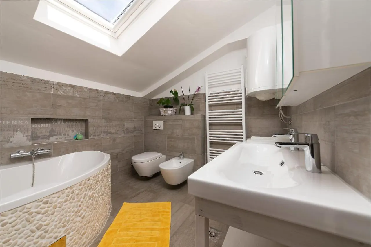 Luxury 3 Bedroom Apartment Vrsar
