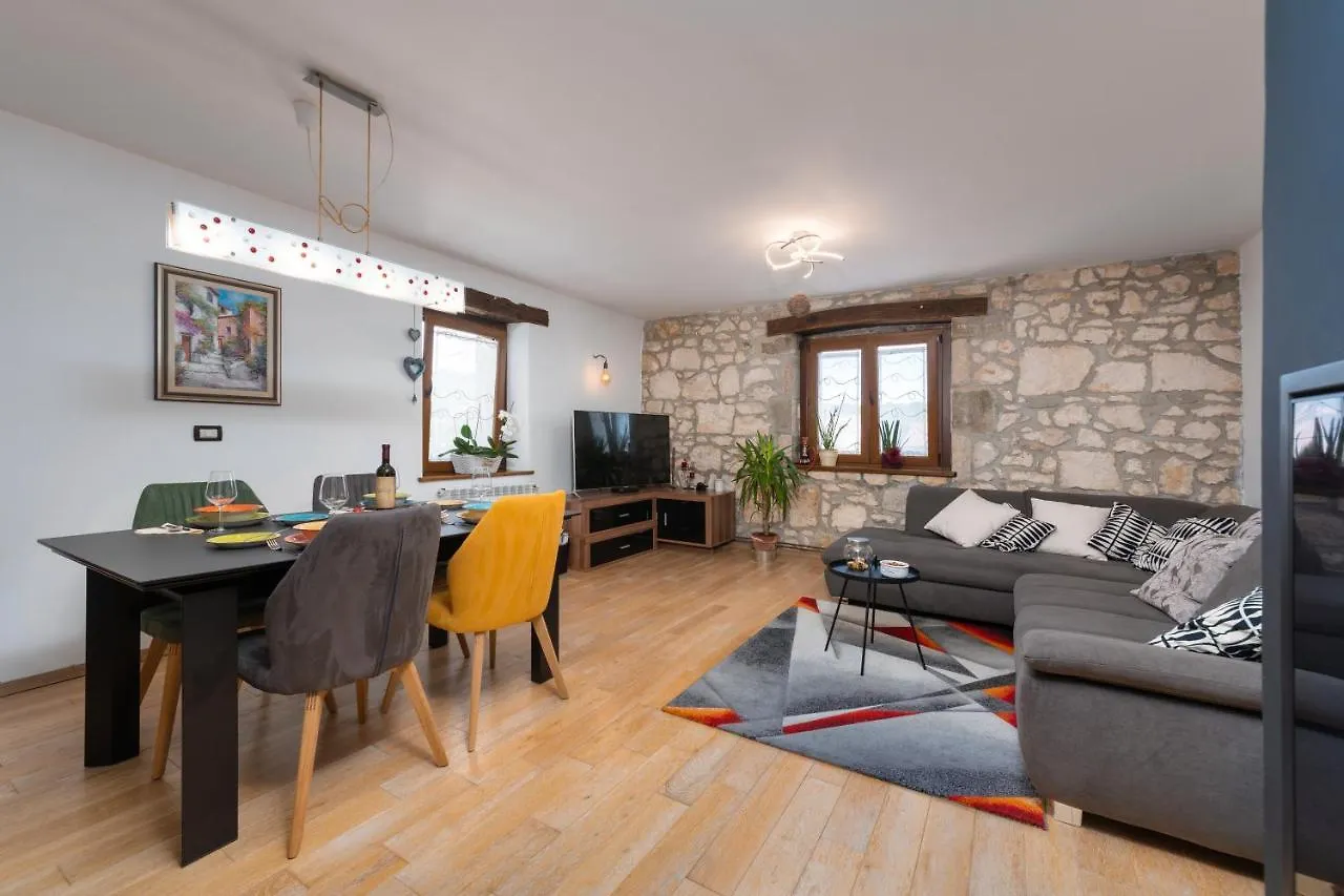 Luxury 3 Bedroom Apartment Vrsar