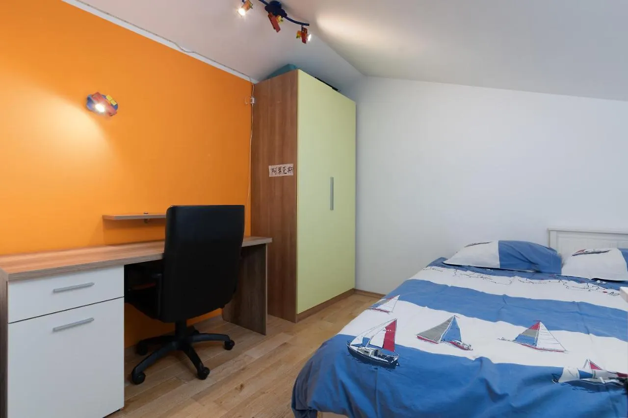 Luxury 3 Bedroom Apartment Vrsar