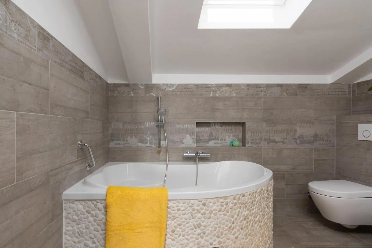 Luxury 3 Bedroom Apartment Vrsar 0*,