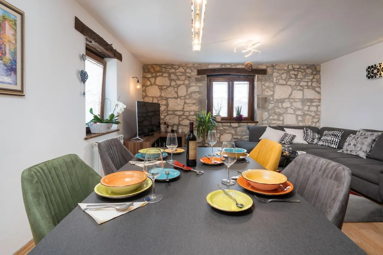 Luxury 3 Bedroom Apartment Vrsar