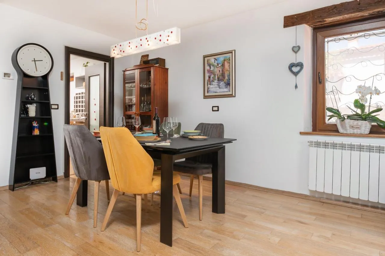 Luxury 3 Bedroom Apartment Vrsar