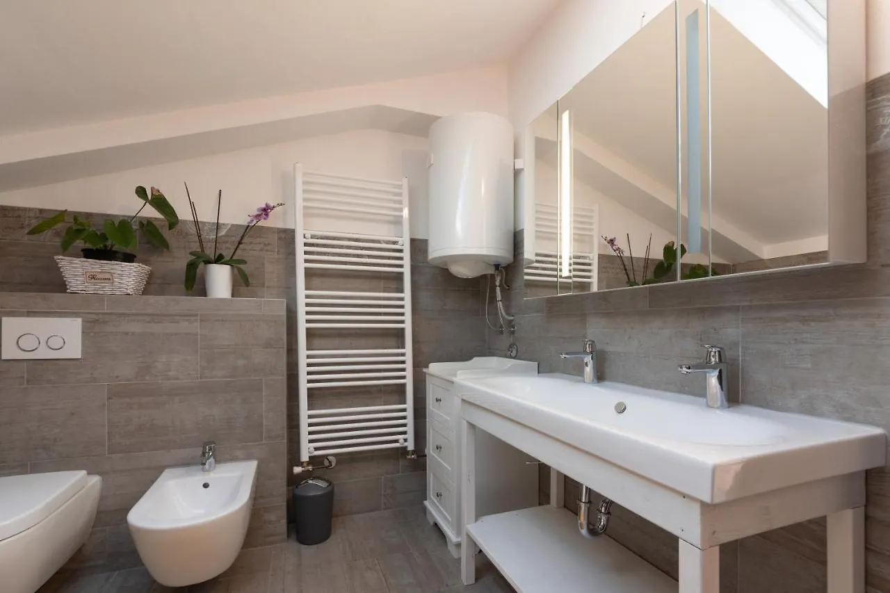 Luxury 3 Bedroom Apartment Vrsar