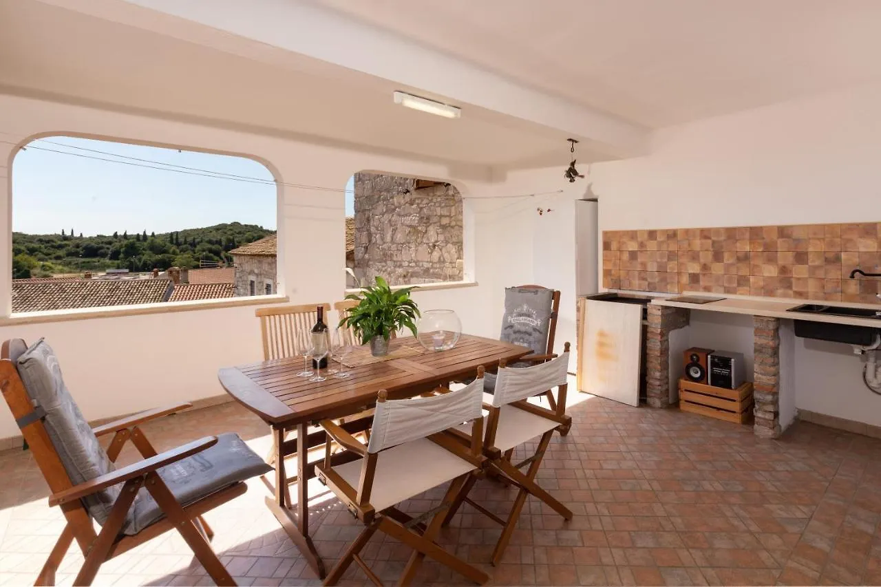 Luxury 3 Bedroom Apartment Vrsar