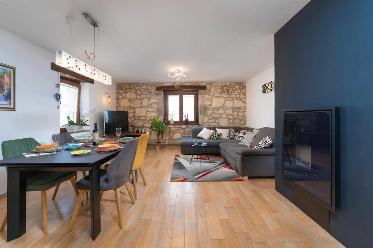 Luxury 3 Bedroom Apartment Vrsar