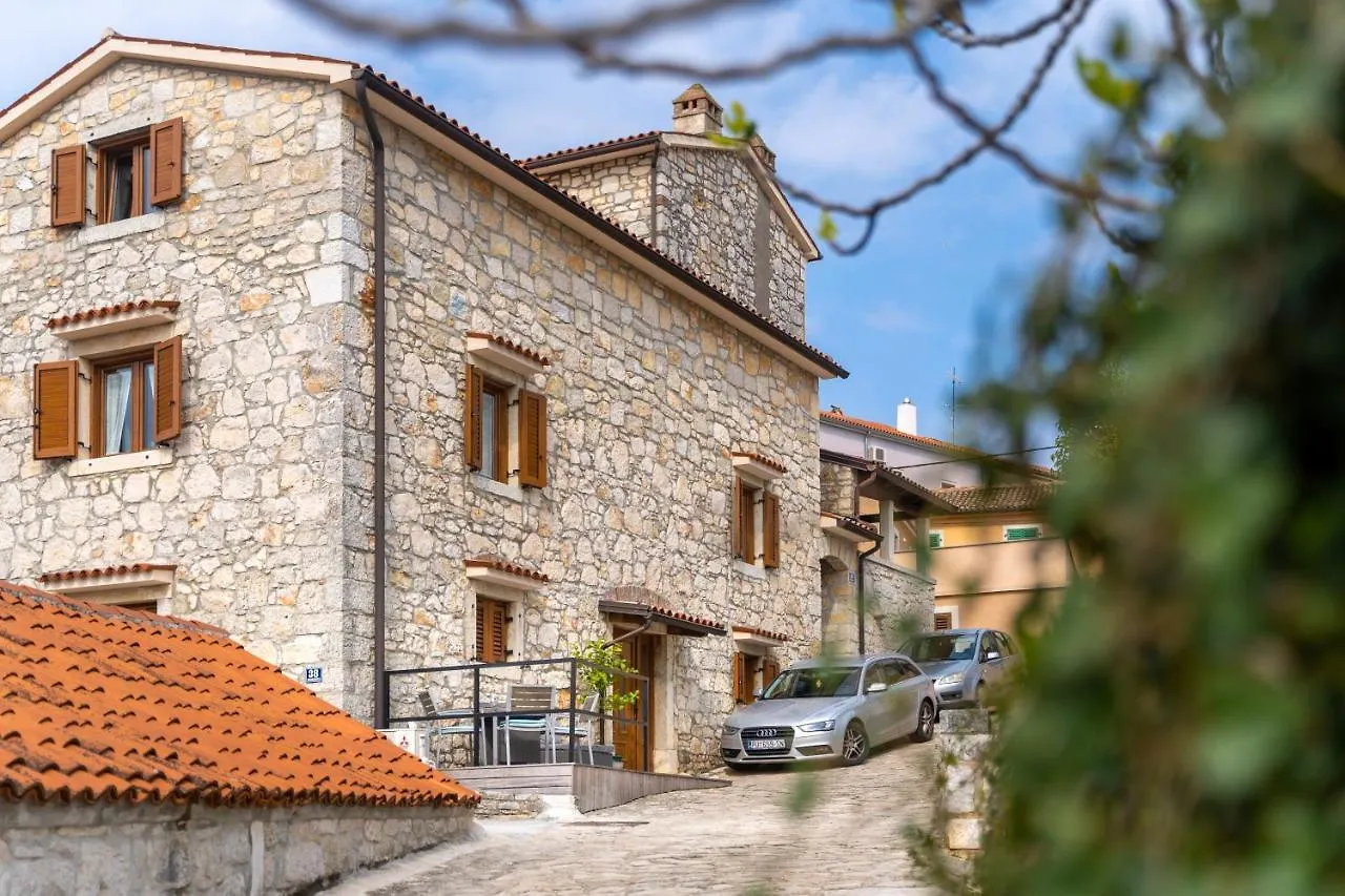 Luxury 3 Bedroom Apartment Vrsar