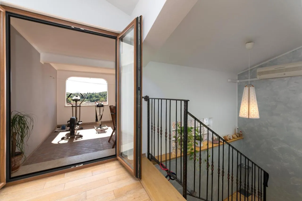 Luxury 3 Bedroom Apartment Vrsar
