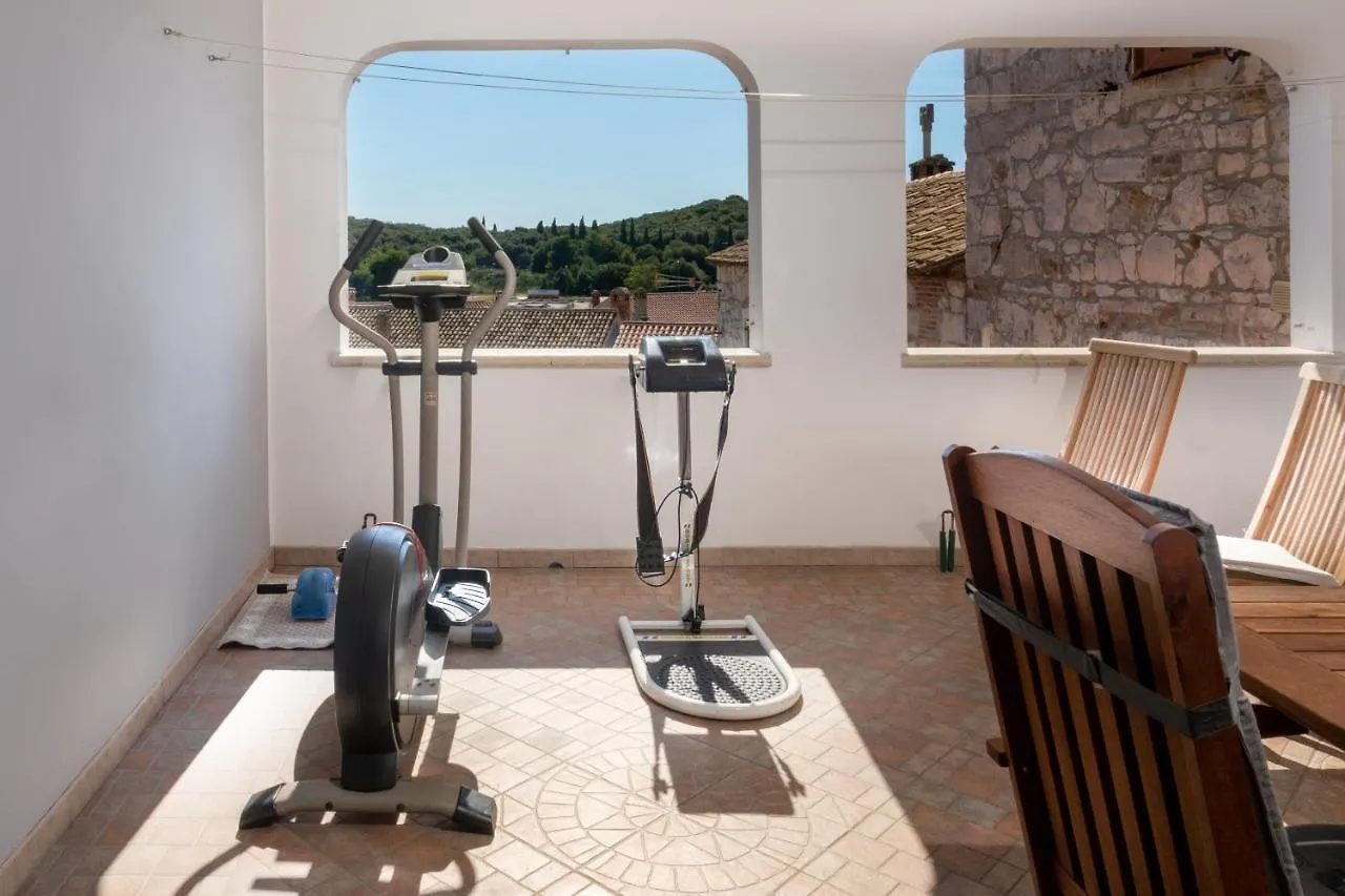 Luxury 3 Bedroom Apartment Vrsar
