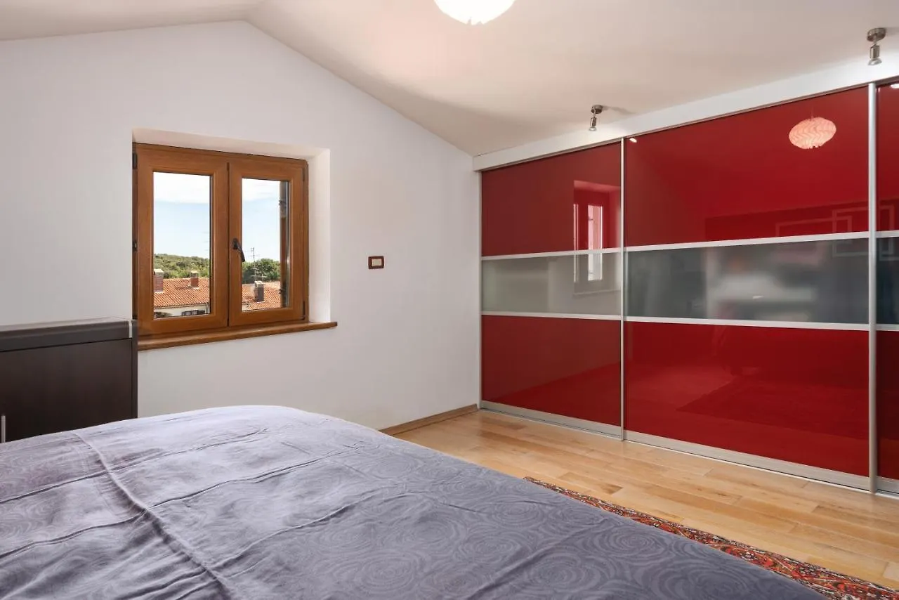 Luxury 3 Bedroom Apartment Vrsar